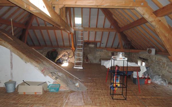 Maison à vendre    5 pièces •  Hostiaz