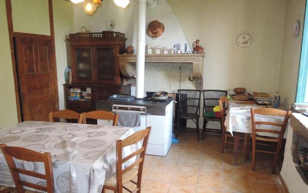 Maison à vendre    5 pièces •  Hostiaz