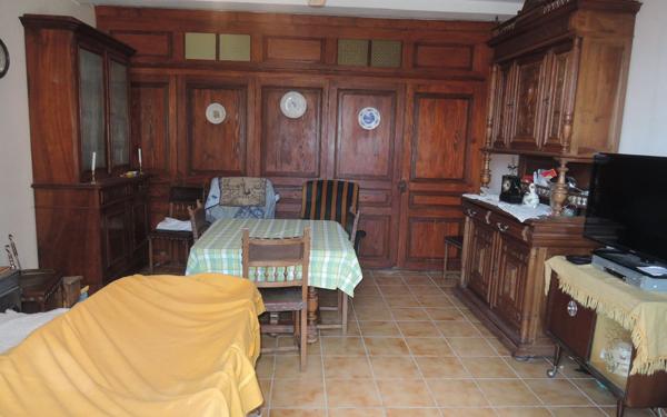 Maison à vendre    5 pièces •  Hostiaz