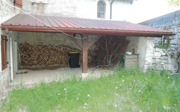 Maison à vendre    5 pièces •  Hostiaz