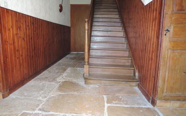 Maison à vendre    5 pièces •  Hostiaz