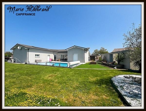 Villa contemporaine 134m² habitables avec piscine, séjour cathédrale, vue dégagée, jardin et double garage