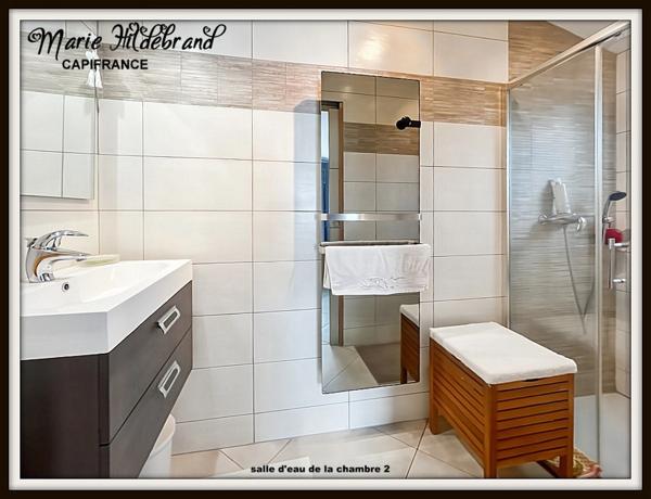 Villa contemporaine 134m² habitables avec piscine, séjour cathédrale, vue dégagée, jardin et double garage