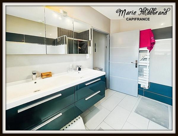Villa contemporaine 134m² habitables avec piscine, séjour cathédrale, vue dégagée, jardin et double garage
