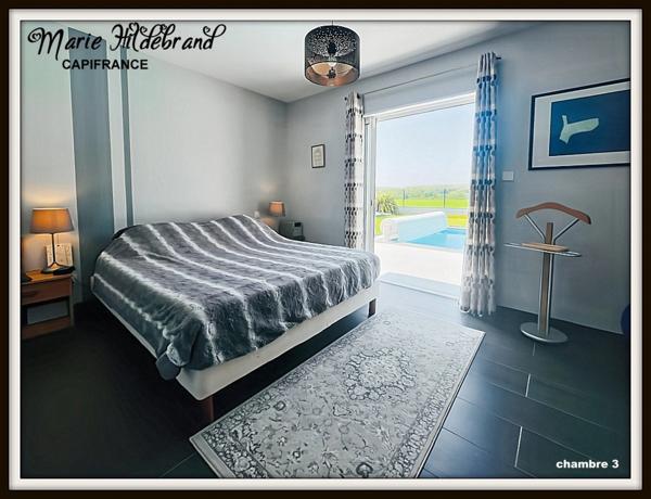 Villa contemporaine 134m² habitables avec piscine, séjour cathédrale, vue dégagée, jardin et double garage