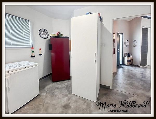 Villa contemporaine 134m² habitables avec piscine, séjour cathédrale, vue dégagée, jardin et double garage