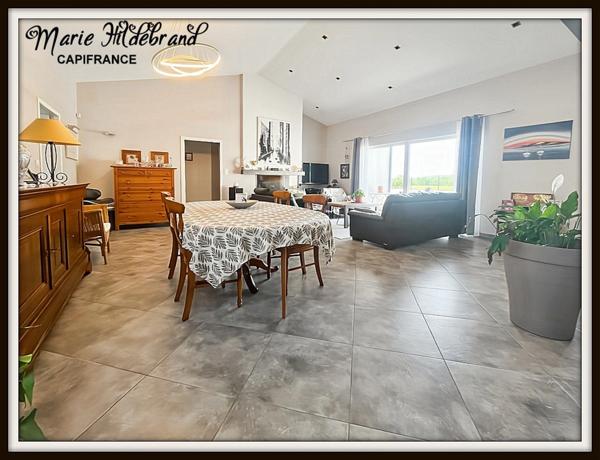 Villa contemporaine 134m² habitables avec piscine, séjour cathédrale, vue dégagée, jardin et double garage