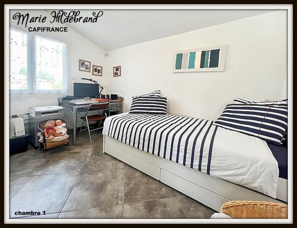 Villa contemporaine 134m² habitables avec piscine, séjour cathédrale, vue dégagée, jardin et double garage