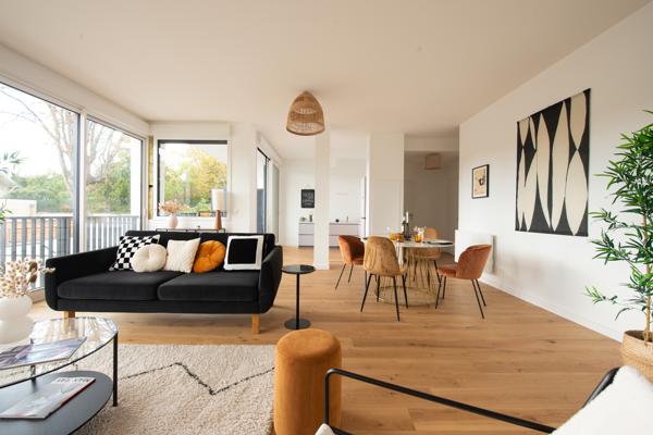 ARCHITECTURE VALORISÉE- 1970 - Duplex avec terrasse, jardin et parking - Bordeaux