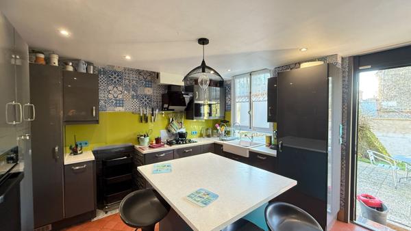 NOAILLES PROCHE   Maison 4 pièces , séjour, cuisine équipée, 3 chambres