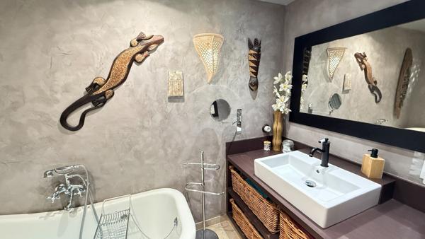 NOAILLES PROCHE   Maison 4 pièces , séjour, cuisine équipée, 3 chambres