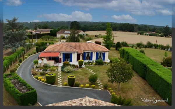 MONTPON-MÉNESTEROL - Maison de plain pied de 3 chambres, double garage et jardin de 3700 m²