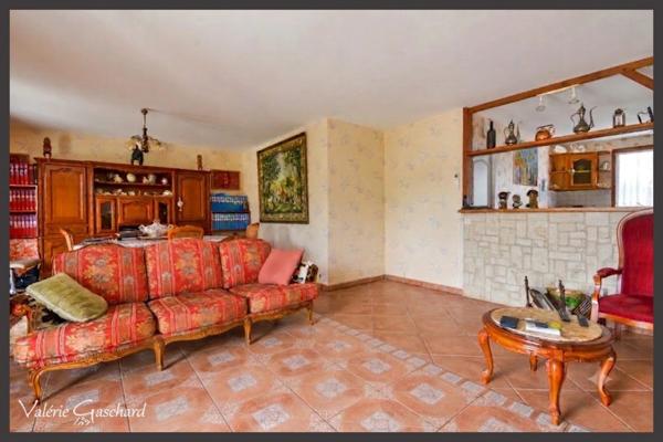 MONTPON-MÉNESTEROL - Maison de plain pied de 3 chambres, double garage et jardin de 3700 m²