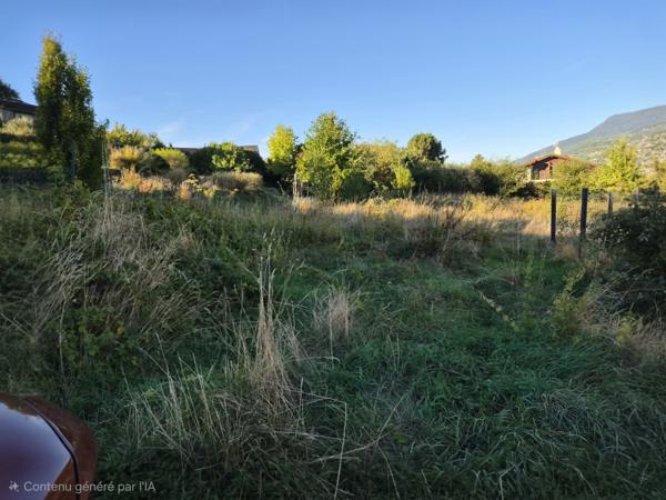 Terrain
        
        - 1956 m² 737 000 € *