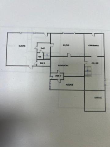 Maison à rénover avec terrain constructible au coeur de Saint-Méen-le-Grand**