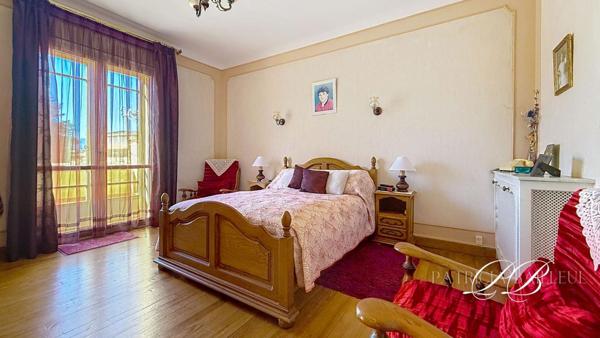 Maison de charme avec terrasse, patio, piscine et dépendances