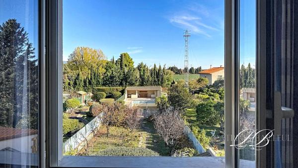 Maison de charme avec terrasse, patio, piscine et dépendances