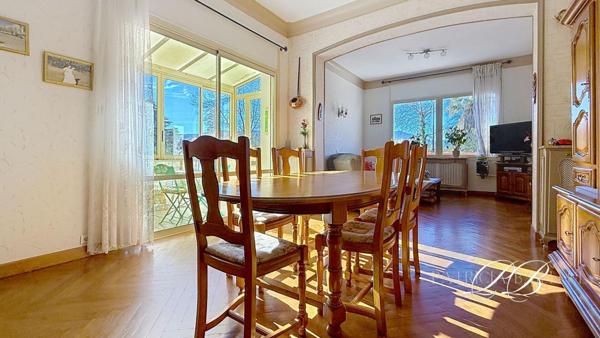 Maison de charme avec terrasse, patio, piscine et dépendances