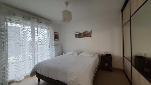 RENNES centre ville - proche gare / Appartement récent de 2023 / 2 pièces avec une belle terrasse .