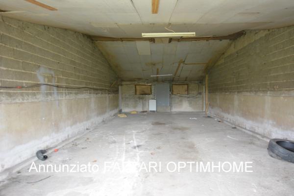 À vendre en exclusivité à Lion-devant-Dun, bâtiment à usage de garages et bureau, surface totale 282 m²!