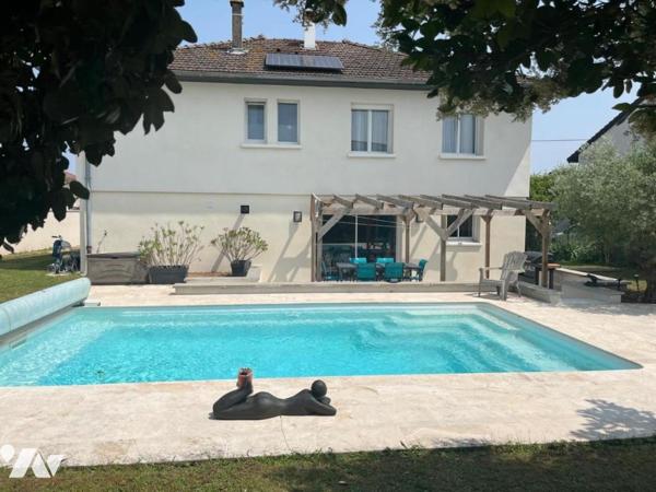 SAINT-BONNET-DE-MURE - Maison familiale d'exception avec piscine