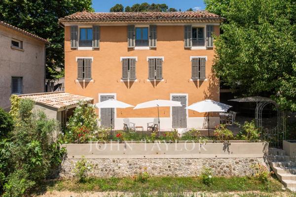 Propriété de Charme à vendre à Riez - Ensemble Immobilier avec Logements, Dépendances, Jardins et Potentiel Locatif