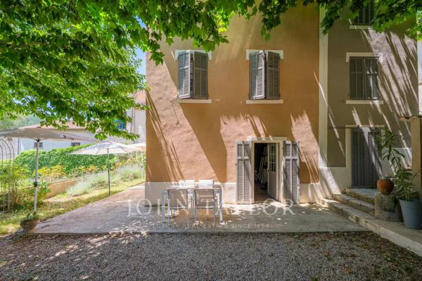 Propriété de Charme à vendre à Riez - Ensemble Immobilier avec Logements, Dépendances, Jardins et Potentiel Locatif