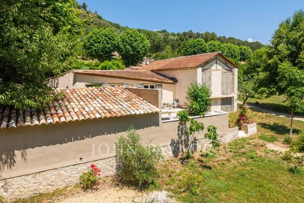 Propriété de Charme à vendre à Riez - Ensemble Immobilier avec Logements, Dépendances, Jardins et Potentiel Locatif