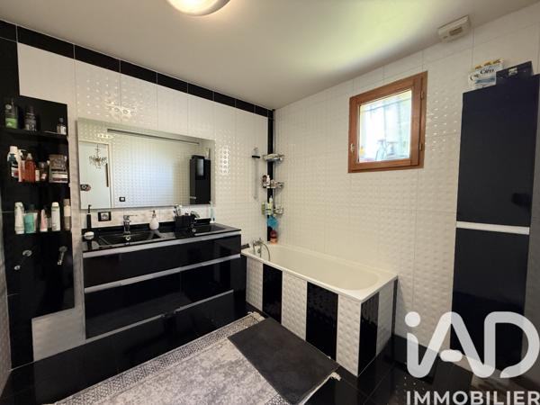 Maison à vendre 6 pièces 120 m² Vaux-le-Pénil