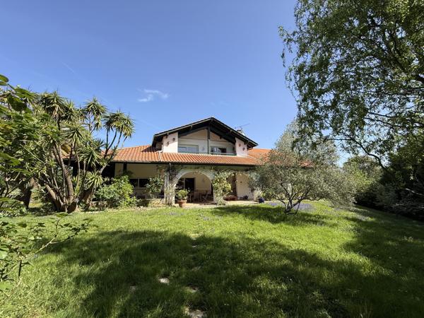 Villa d'exception au coeur de son parc paysagé