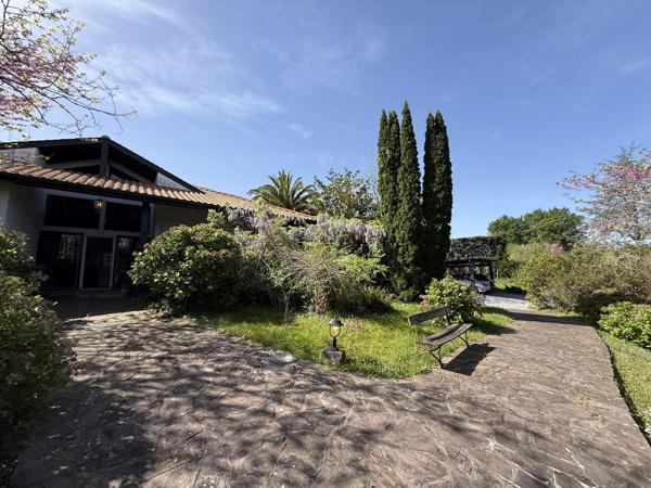 Villa d'exception au coeur de son parc paysagé