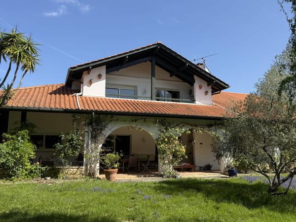 Villa d'exception au coeur de son parc paysagé