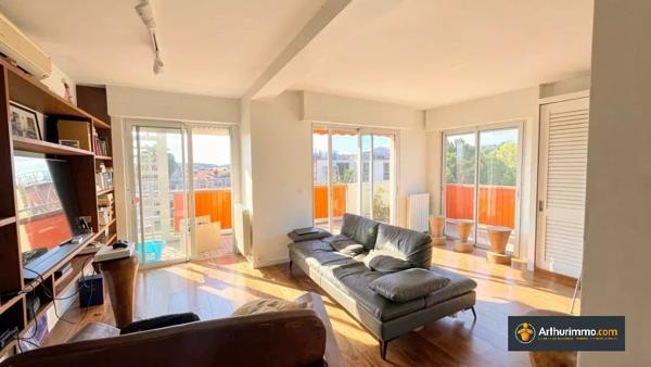 Vente                                                      Appartement
                        
                     4 pièces                      89 m2                     à Saint-Laurent-du-Var