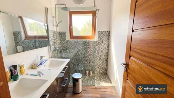 Vente                                                      Appartement
                        
                     4 pièces                      89 m2                     à Saint-Laurent-du-Var