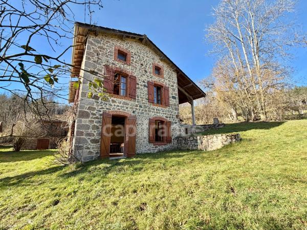 MAISON EN PIERRE DE 140 M2 ENTIÈREMENT À RÉNOVER, TERRAIN DE 8180 M2, 4 CHAMBRES, 155 M2 DE DÉPENDANCES, FOUR À PAIN, SOURCE, COUVERTURE DE 2019 POUR L'HABITATION, FAÇADE DE 2012, CAVE VOÛTÉE