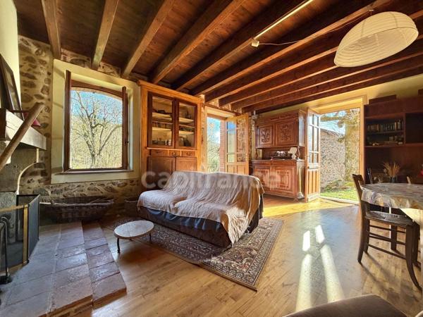 MAISON EN PIERRE DE 140 M2 ENTIÈREMENT À RÉNOVER, TERRAIN DE 8180 M2, 4 CHAMBRES, 155 M2 DE DÉPENDANCES, FOUR À PAIN, SOURCE, COUVERTURE DE 2019 POUR L'HABITATION, FAÇADE DE 2012, CAVE VOÛTÉE