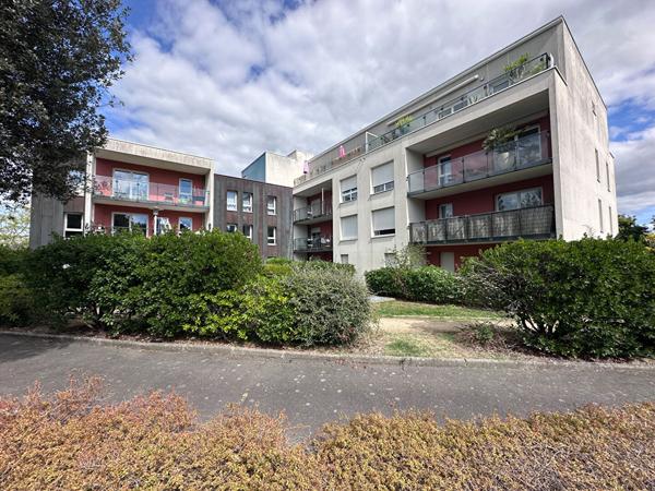 à vendre à Vannes Tohannic  appartement T2 52,70m² dernier étage garage terrasse