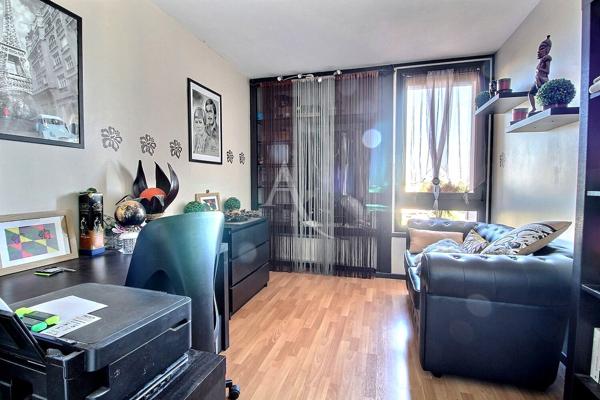 Appartement dernier étage Elancourt 3 pièces - 2 chambres - 68.4 m2 - Excellent état.