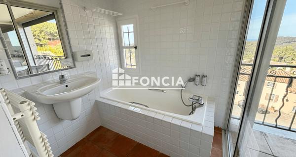 À vendre Appartement 2 pièces 49.84 m² - Saint-cyr-sur-mer 83270