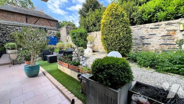 BAISSE DE PRIX - Maison d'architecte en plein coeur de Vitré

Idéalement située en centre-vil...