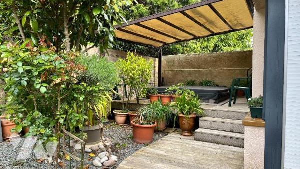 BAISSE DE PRIX - Maison d'architecte en plein coeur de Vitré

Idéalement située en centre-vil...