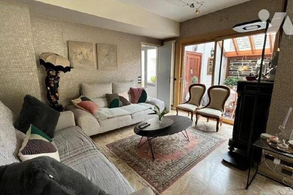 BAISSE DE PRIX - Maison d'architecte en plein coeur de Vitré

Idéalement située en centre-vil...