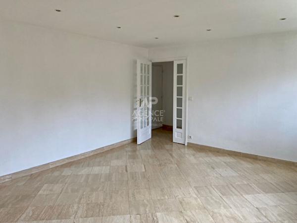 "Versailles Montreuil" appartement de 2 pièces de 46 m² Loyer 1 002.66 €/mois charges comprises **  - Référence  10504
