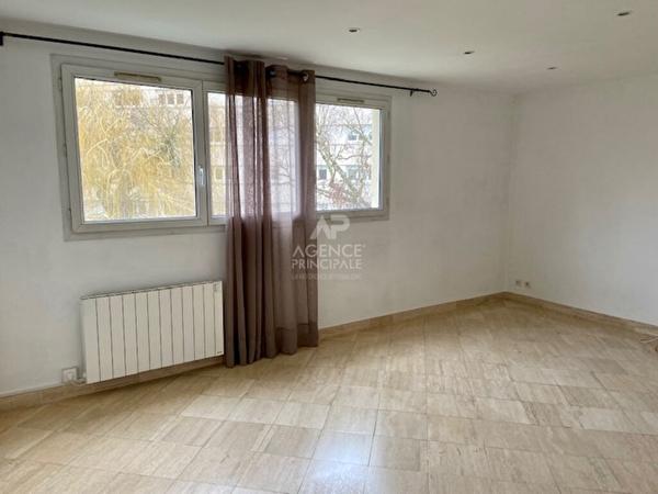 "Versailles Montreuil" appartement de 2 pièces de 46 m² Loyer 1 002.66 €/mois charges comprises **  - Référence  10504