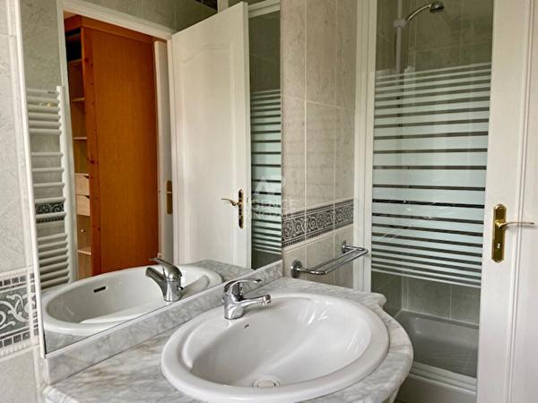 "Versailles Montreuil" appartement de 2 pièces de 46 m² Loyer 1 002.66 €/mois charges comprises **  - Référence  10504