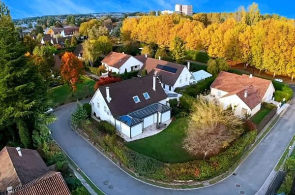 Maison 8 pièce(s) 236 m2