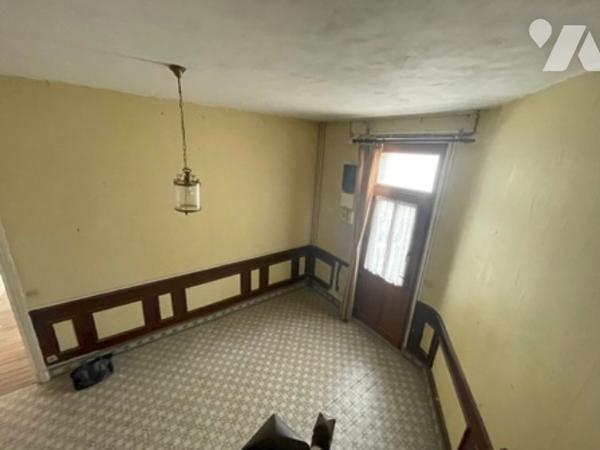 UNE MAISON A USAGE D'HABITATION