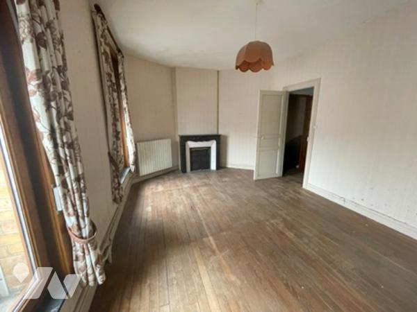 UNE MAISON A USAGE D'HABITATION