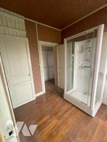 UNE MAISON A USAGE D'HABITATION