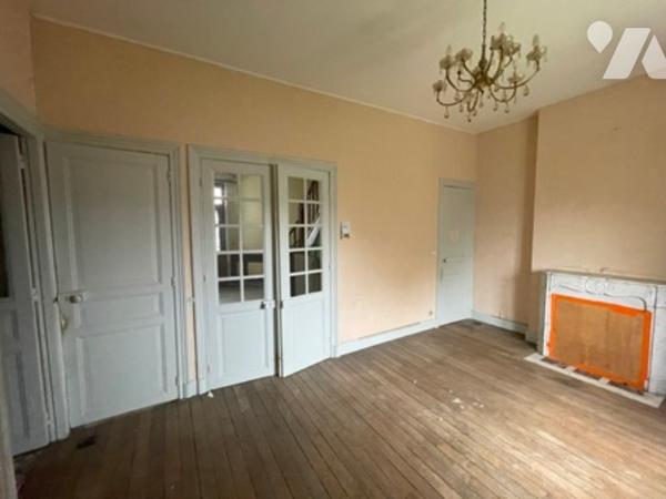 UNE MAISON A USAGE D'HABITATION